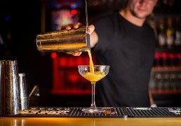 Barman ou Bartender - que profissional escolher para o Bar?